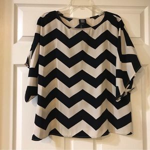 Bobeau med. Chevron Shirt Size M